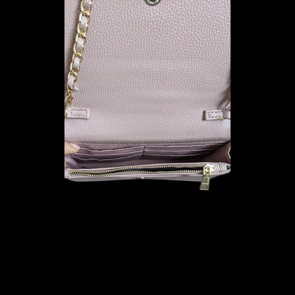 BEBE crossover faux leather dusted pink chain purse - Picture 3 of 3